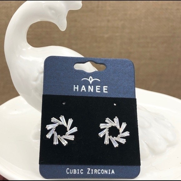 🌼 Pinwheel Cubic Zirconia CZ Silver Stud Earrings - Picture 1 of 3